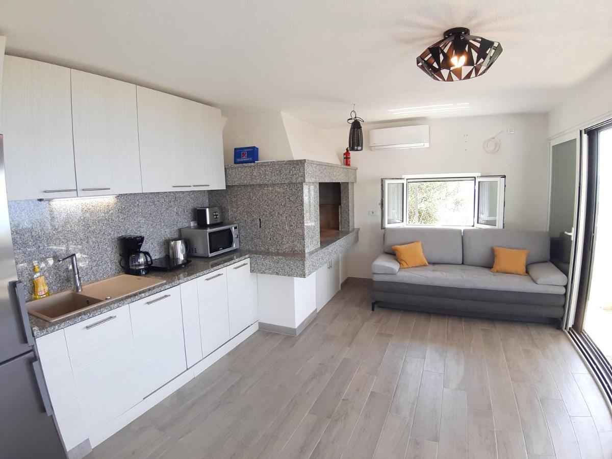 Villa Olive Stone House *