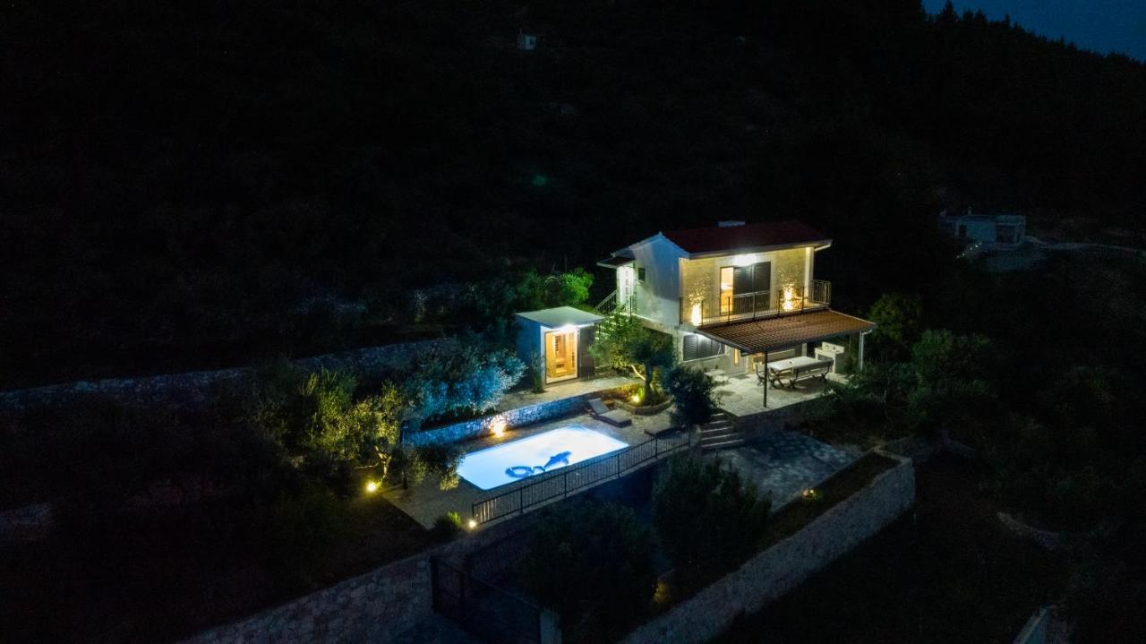 Villa Olive Stone House *
