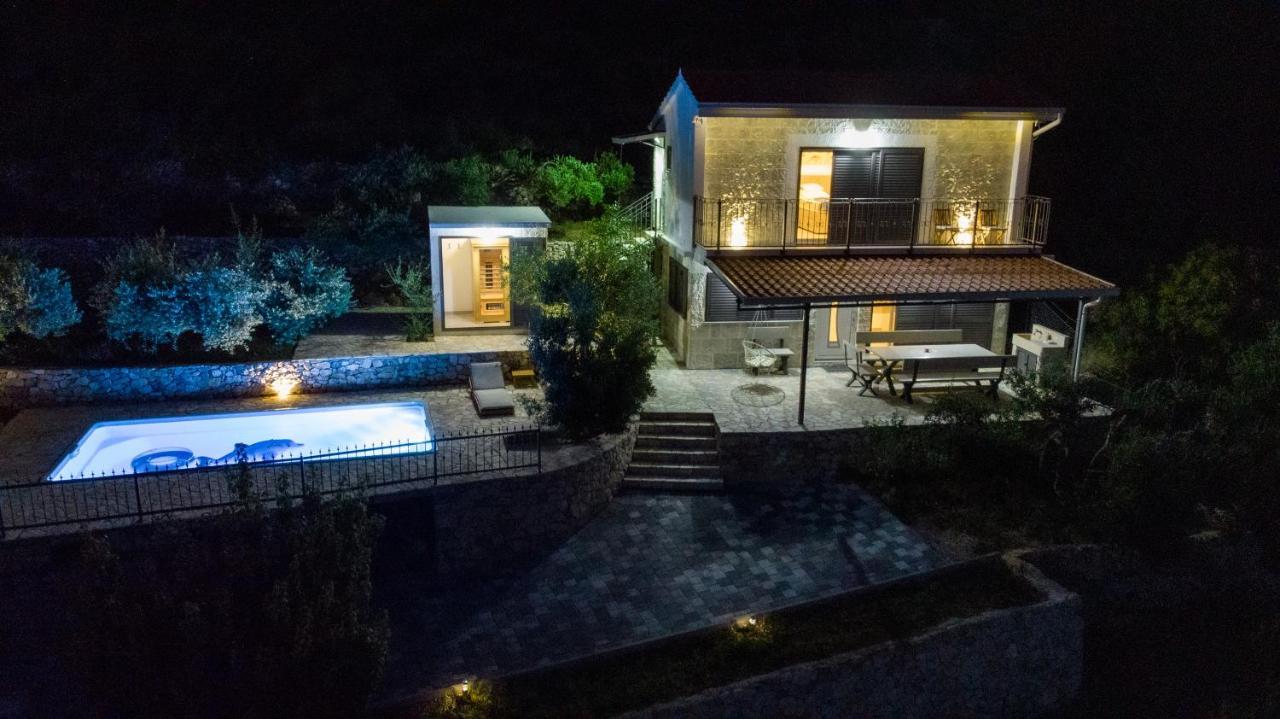Villa Olive Stone House *